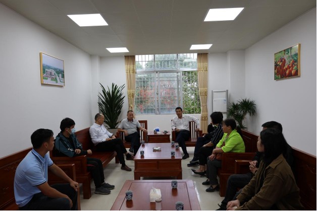 省社会科学界联合会驻村工作队到红十月农场参观水果产业 - 阳江农垦信息网